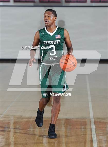 Thumbnail 2 in Fairfax vs. Executive Prep Academy of Finance (Rose City Roundball Classic) photogallery.