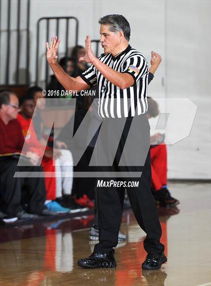 Thumbnail 2 in Fairfax vs. Executive Prep Academy of Finance (Rose City Roundball Classic) photogallery.