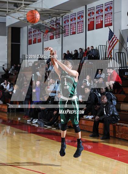 Thumbnail 1 in Fairfax vs. Executive Prep Academy of Finance (Rose City Roundball Classic) photogallery.