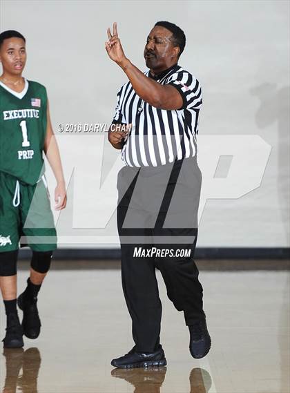 Thumbnail 2 in Fairfax vs. Executive Prep Academy of Finance (Rose City Roundball Classic) photogallery.