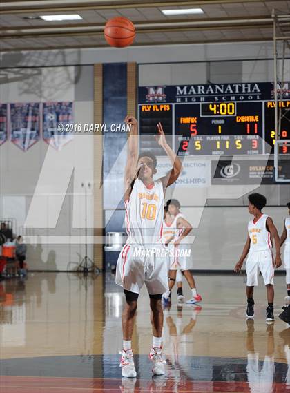 Thumbnail 1 in Fairfax vs. Executive Prep Academy of Finance (Rose City Roundball Classic) photogallery.