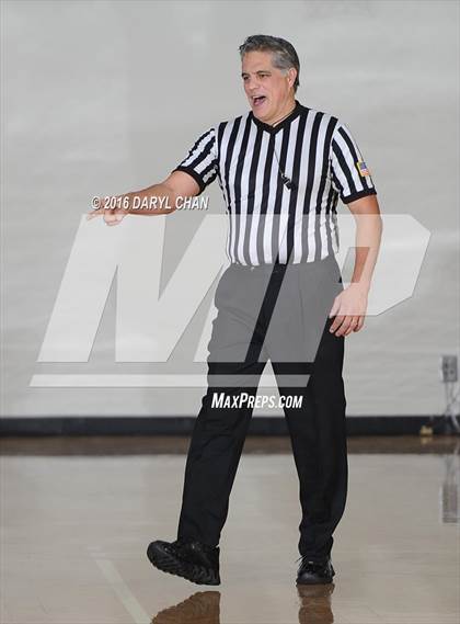 Thumbnail 3 in Fairfax vs. Executive Prep Academy of Finance (Rose City Roundball Classic) photogallery.