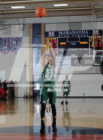 Thumbnail 2 in Fairfax vs. Executive Prep Academy of Finance (Rose City Roundball Classic) photogallery.