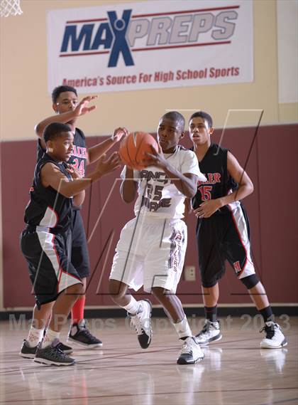 Thumbnail 3 in AB Miller vs Rancho Mirage (MaxPreps Holiday Classic) photogallery.