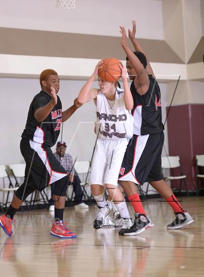 Thumbnail 2 in AB Miller vs Rancho Mirage (MaxPreps Holiday Classic) photogallery.