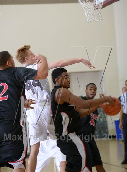 Thumbnail 2 in AB Miller vs Rancho Mirage (MaxPreps Holiday Classic) photogallery.