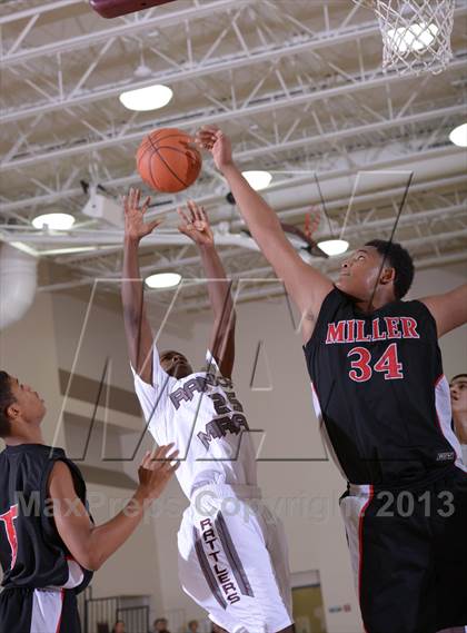Thumbnail 3 in AB Miller vs Rancho Mirage (MaxPreps Holiday Classic) photogallery.