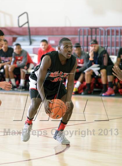 Thumbnail 2 in AB Miller vs Rancho Mirage (MaxPreps Holiday Classic) photogallery.