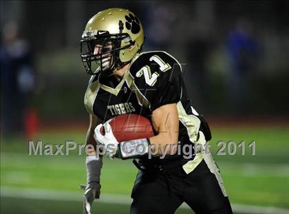 Thumbnail 2 in Masuk vs. Hand (CIAC Class L Semifinal) photogallery.