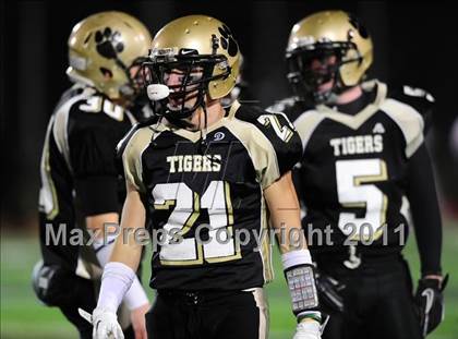 Thumbnail 2 in Masuk vs. Hand (CIAC Class L Semifinal) photogallery.
