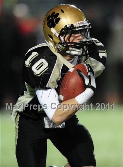 Thumbnail 2 in Masuk vs. Hand (CIAC Class L Semifinal) photogallery.