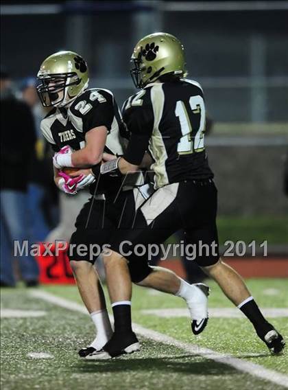 Thumbnail 2 in Masuk vs. Hand (CIAC Class L Semifinal) photogallery.