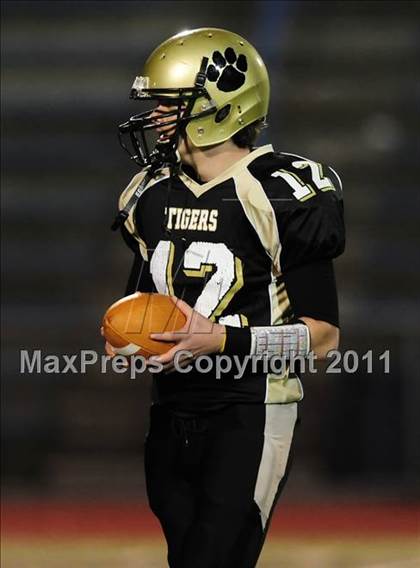 Thumbnail 1 in Masuk vs. Hand (CIAC Class L Semifinal) photogallery.