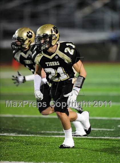 Thumbnail 3 in Masuk vs. Hand (CIAC Class L Semifinal) photogallery.