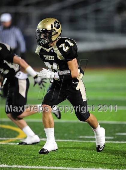 Thumbnail 1 in Masuk vs. Hand (CIAC Class L Semifinal) photogallery.