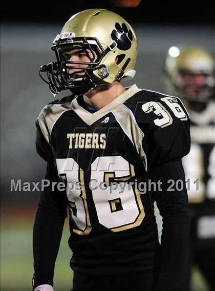 Thumbnail 1 in Masuk vs. Hand (CIAC Class L Semifinal) photogallery.
