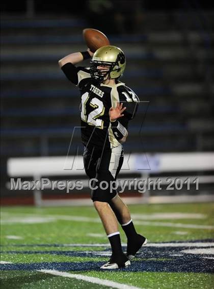 Thumbnail 3 in Masuk vs. Hand (CIAC Class L Semifinal) photogallery.