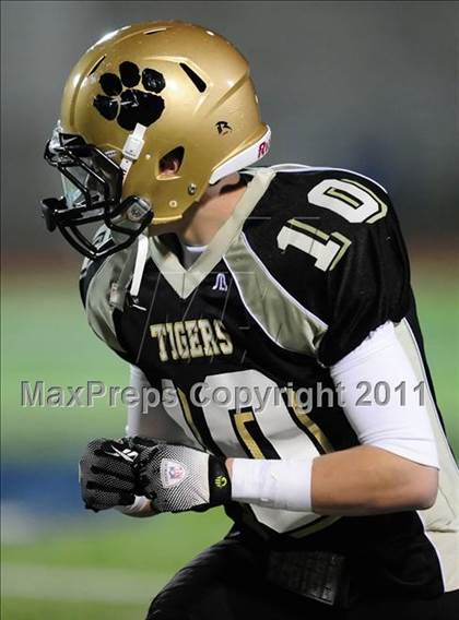 Thumbnail 3 in Masuk vs. Hand (CIAC Class L Semifinal) photogallery.