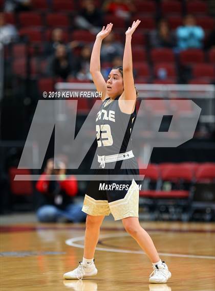 Thumbnail 1 in Chinle vs. Holbrook (AIA 3A Semifinals) photogallery.