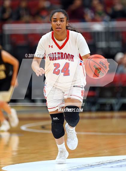 Thumbnail 1 in Chinle vs. Holbrook (AIA 3A Semifinals) photogallery.