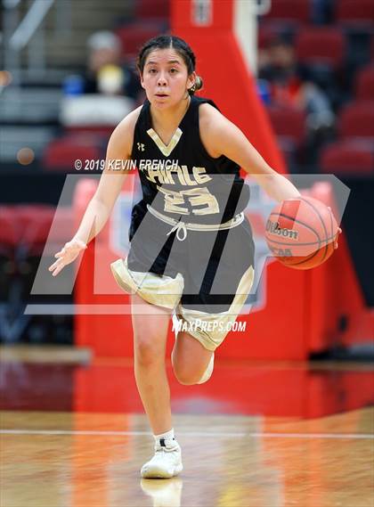 Thumbnail 1 in Chinle vs. Holbrook (AIA 3A Semifinals) photogallery.