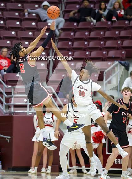 Thumbnail 1 in Horn vs. Tyler Legacy (UIL 6A D2 Area Playoff) photogallery.