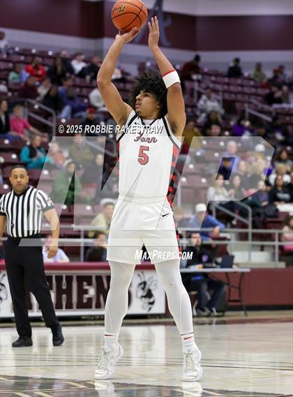 Thumbnail 2 in Horn vs. Tyler Legacy (UIL 6A D2 Area Playoff) photogallery.