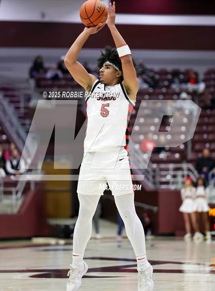 Thumbnail 3 in Horn vs. Tyler Legacy (UIL 6A D2 Area Playoff) photogallery.