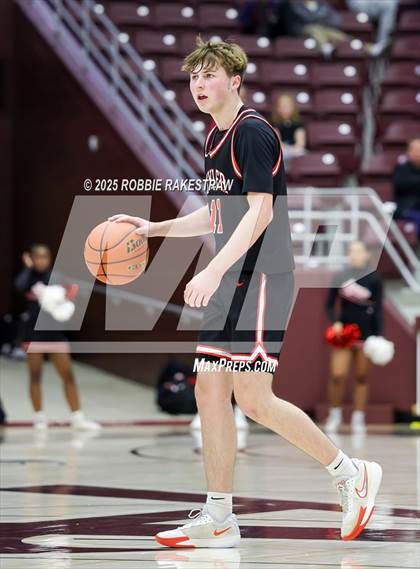 Thumbnail 2 in Horn vs. Tyler Legacy (UIL 6A D2 Area Playoff) photogallery.