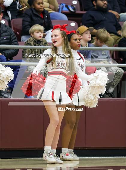 Thumbnail 3 in Horn vs. Tyler Legacy (UIL 6A D2 Area Playoff) photogallery.