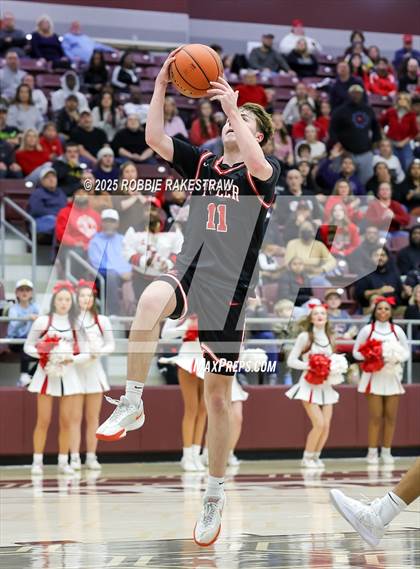 Thumbnail 2 in Horn vs. Tyler Legacy (UIL 6A D2 Area Playoff) photogallery.