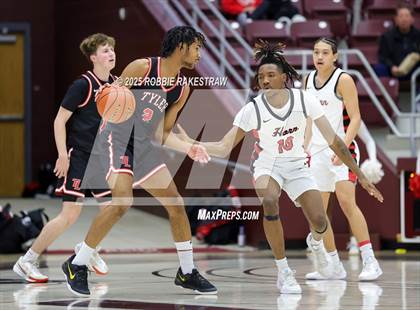 Thumbnail 2 in Horn vs. Tyler Legacy (UIL 6A D2 Area Playoff) photogallery.