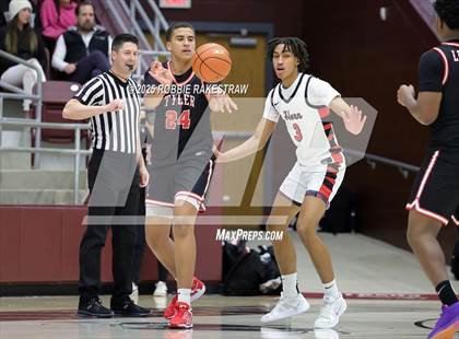 Thumbnail 3 in Horn vs. Tyler Legacy (UIL 6A D2 Area Playoff) photogallery.