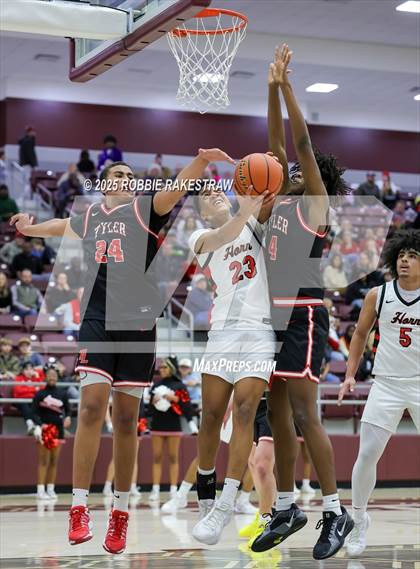 Thumbnail 2 in Horn vs. Tyler Legacy (UIL 6A D2 Area Playoff) photogallery.