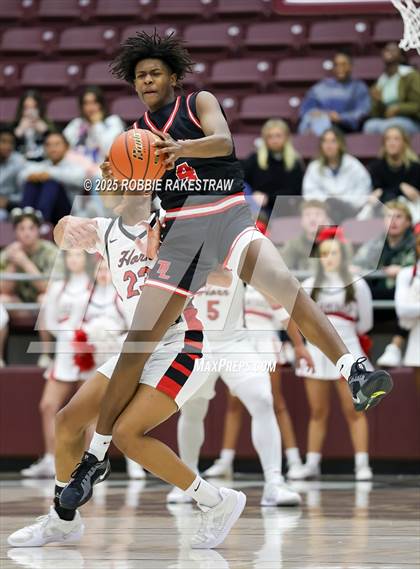 Thumbnail 2 in Horn vs. Tyler Legacy (UIL 6A D2 Area Playoff) photogallery.