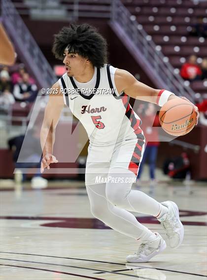 Thumbnail 2 in Horn vs. Tyler Legacy (UIL 6A D2 Area Playoff) photogallery.