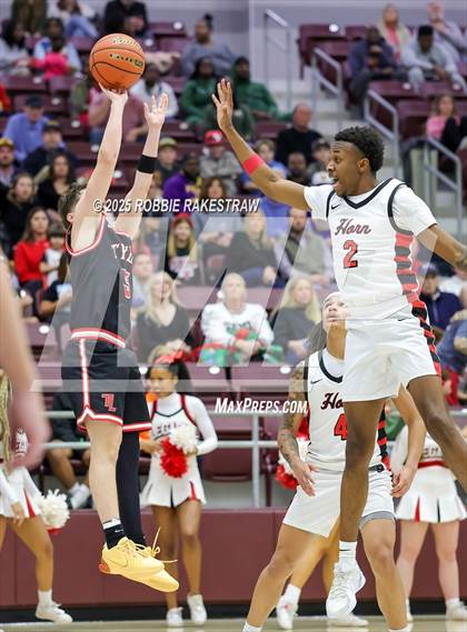 Thumbnail 1 in Horn vs. Tyler Legacy (UIL 6A D2 Area Playoff) photogallery.