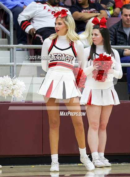 Thumbnail 1 in Horn vs. Tyler Legacy (UIL 6A D2 Area Playoff) photogallery.