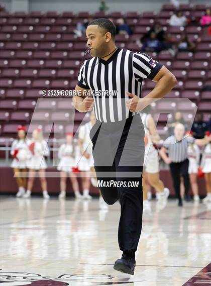 Thumbnail 3 in Horn vs. Tyler Legacy (UIL 6A D2 Area Playoff) photogallery.