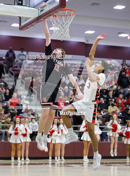 Thumbnail 1 in Horn vs. Tyler Legacy (UIL 6A D2 Area Playoff) photogallery.