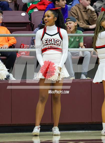 Thumbnail 3 in Horn vs. Tyler Legacy (UIL 6A D2 Area Playoff) photogallery.