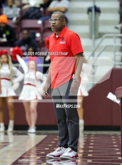 Thumbnail 1 in Horn vs. Tyler Legacy (UIL 6A D2 Area Playoff) photogallery.