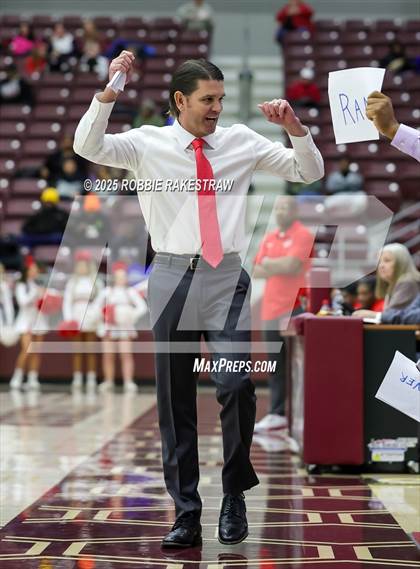 Thumbnail 1 in Horn vs. Tyler Legacy (UIL 6A D2 Area Playoff) photogallery.