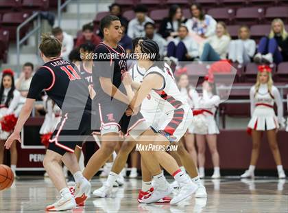 Thumbnail 1 in Horn vs. Tyler Legacy (UIL 6A D2 Area Playoff) photogallery.