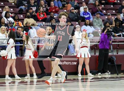 Thumbnail 2 in Horn vs. Tyler Legacy (UIL 6A D2 Area Playoff) photogallery.