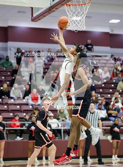 Thumbnail 1 in Horn vs. Tyler Legacy (UIL 6A D2 Area Playoff) photogallery.