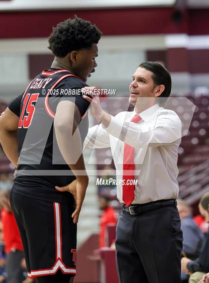 Thumbnail 3 in Horn vs. Tyler Legacy (UIL 6A D2 Area Playoff) photogallery.
