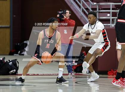 Thumbnail 3 in Horn vs. Tyler Legacy (UIL 6A D2 Area Playoff) photogallery.