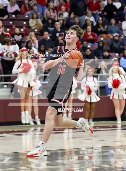 Thumbnail 1 in Horn vs. Tyler Legacy (UIL 6A D2 Area Playoff) photogallery.