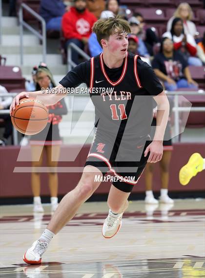 Thumbnail 1 in Horn vs. Tyler Legacy (UIL 6A D2 Area Playoff) photogallery.